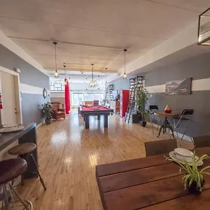  Apartment Luxury 5-bed + Pool Table: 5 Min From Jarry Metro Canada