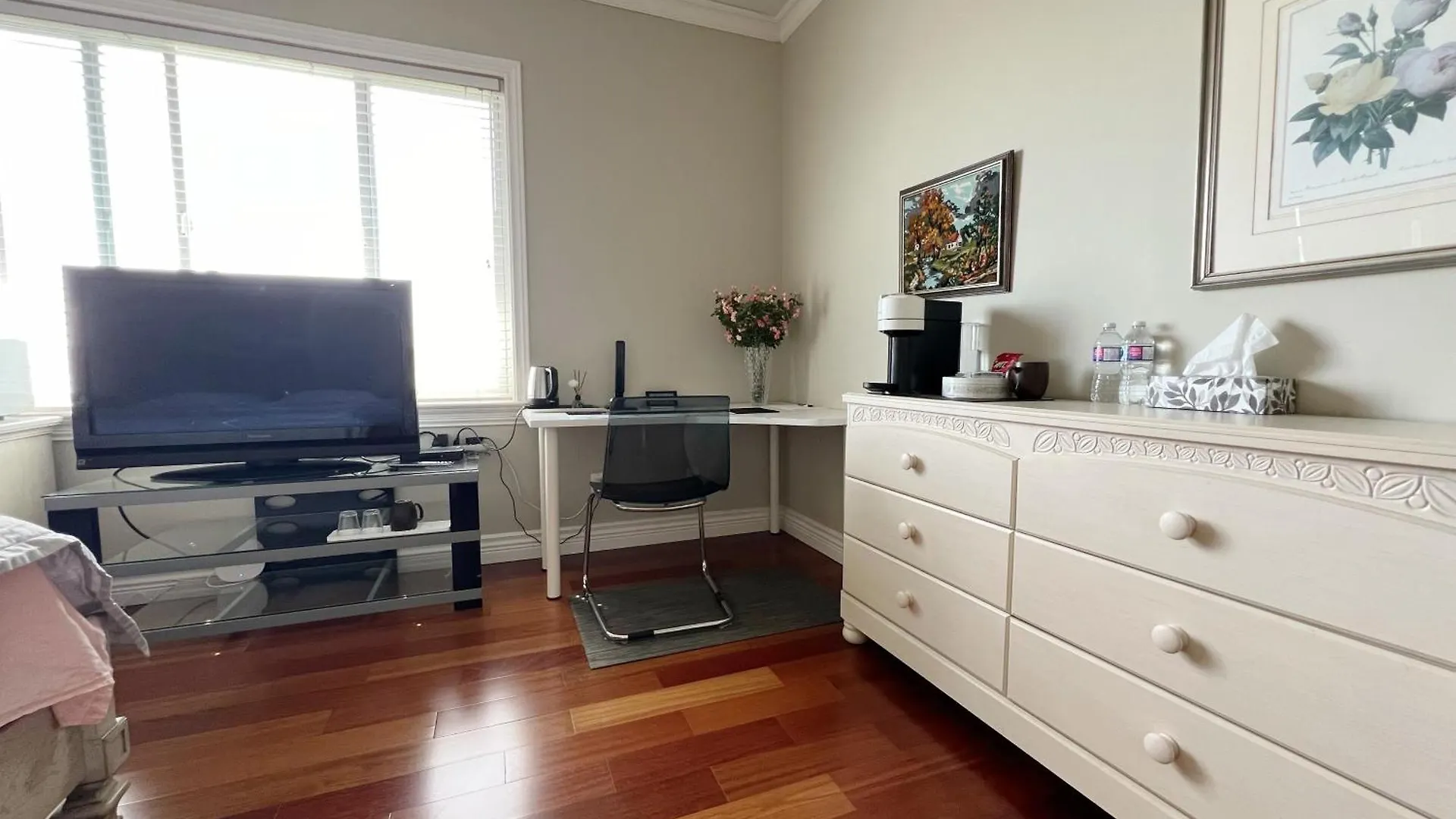 Lucky Room, A Comfortable Bedroom With Private Bathroom Close To Yvr Richmond Homestay